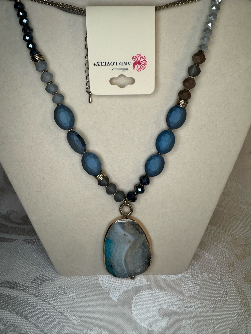 New And Lovely Blue Agate Stone Pendant Bead Necklace